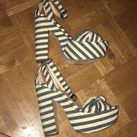 Fabulous blue and white striped high heels - Picture 4 of 5
